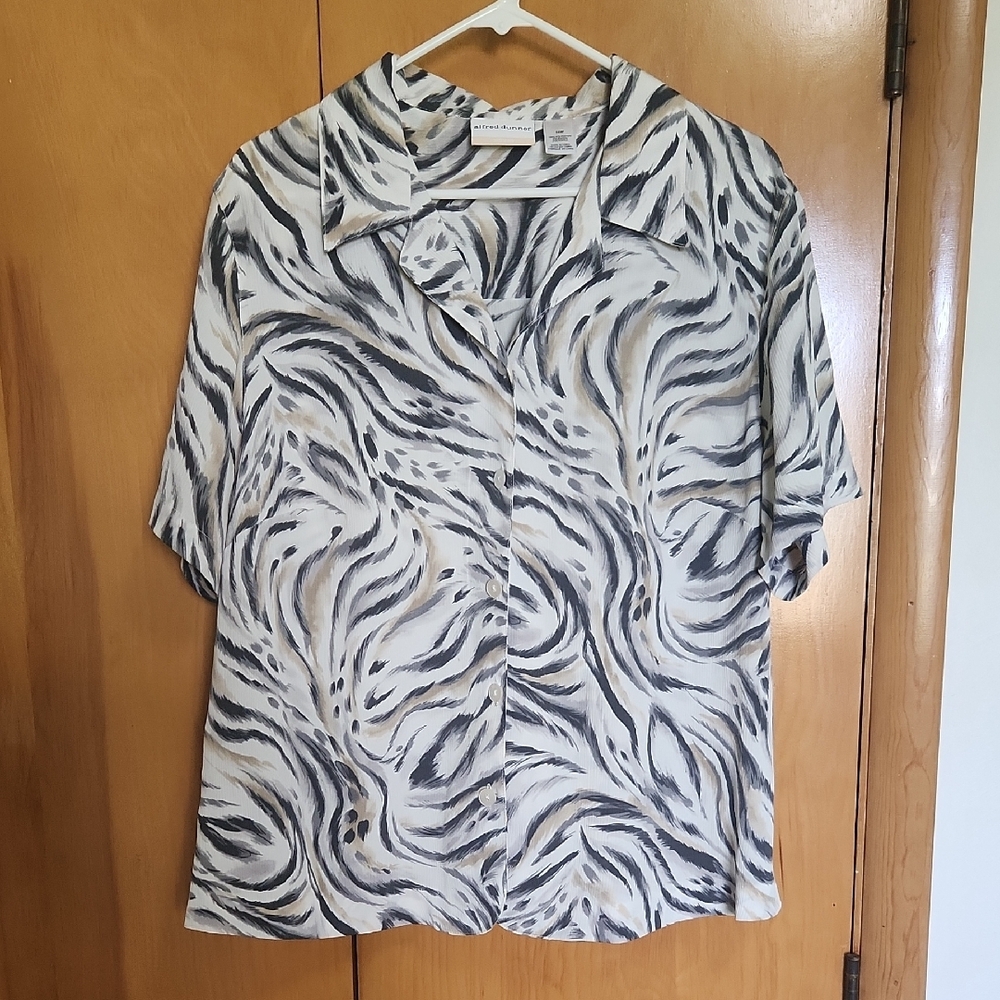 Alfred Dunner Black and White Button Down Short Sleeve Shirt